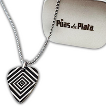 Cargar imagen en el visor de la galería, Collar con púa Hipnosis grabado texto gratis (Rombo)