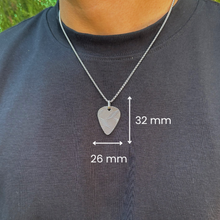 Cargar imagen en el visor de la galería, Collar con púa Hipnosis grabado texto gratis (Olas)
