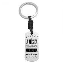 Cargar imagen en el visor de la galería, LLAVEROS ACERO MÚSICA (Grabado Texto Reverso Gratis)